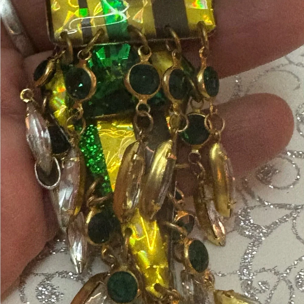 Vintage Beth Brennen Amazing 2 in 1 Green and Gold Loaded Earing New 51/2”long
S - Picture 15 of 16